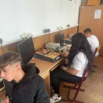 312688 - Aspecte stagiu electronist aparate si echipamente clasa a XI-a - Liceul „Aurel Rainu” Fieni - Asociaţia DREPT - Drepturi, Respect, Educaţie pentru Toţi - www.asociatiadrept.ro